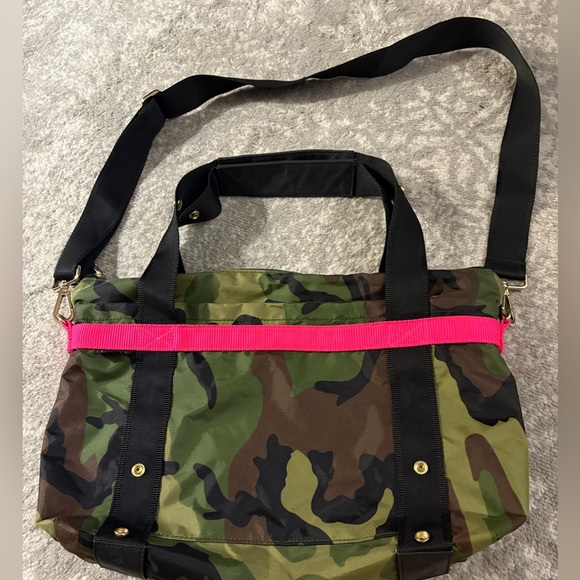 Andi small camo crossbody/ backpack bag - Picture 1 of 16